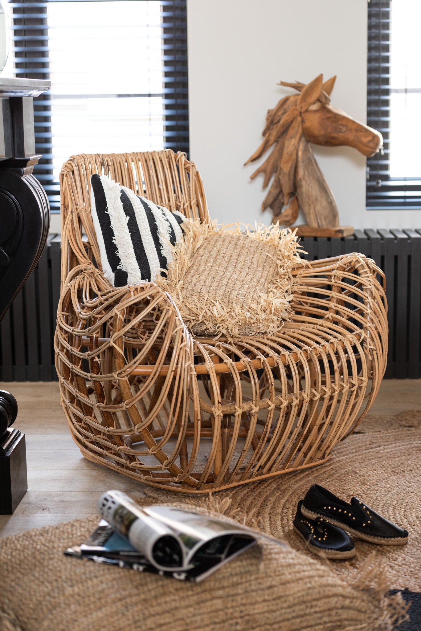 Raffia-Kissen Natur mit dekorativen Fransen im Boho-Stil