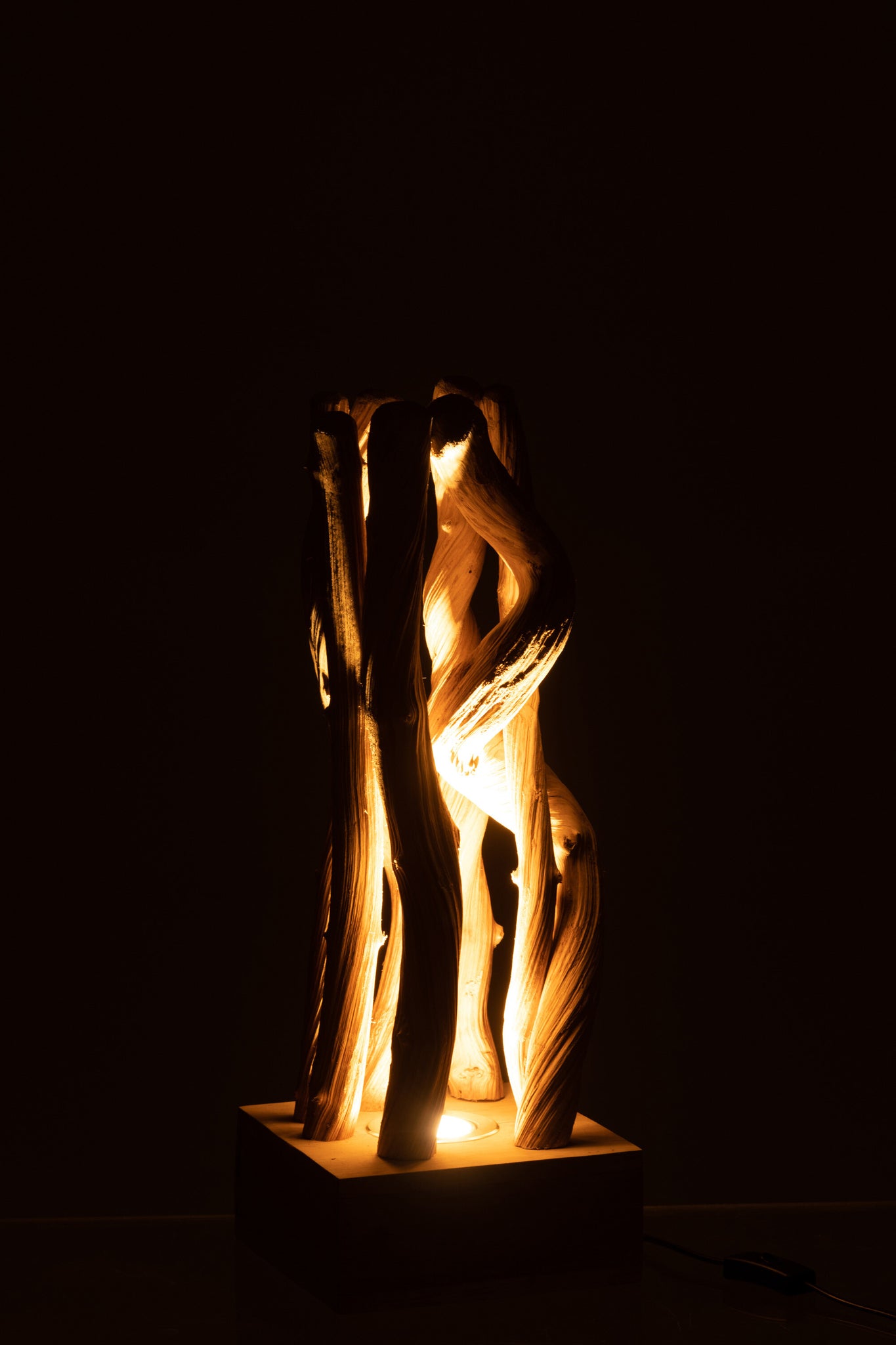 holz lampe eingeschaltet warmes licht stimmung