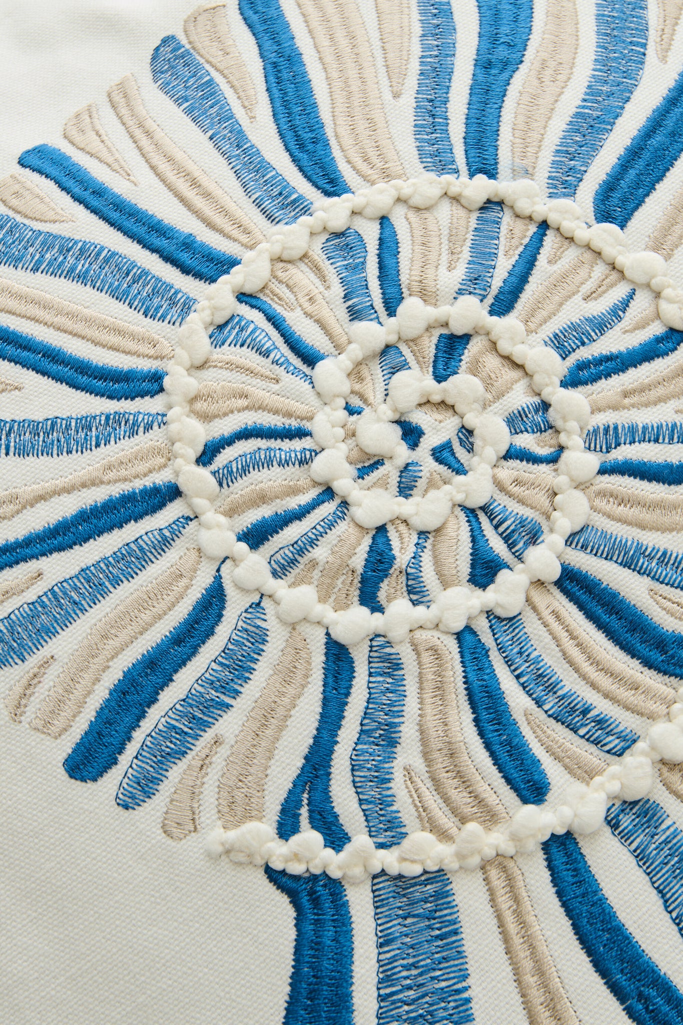 muschel motiv kissen detail blau weiß