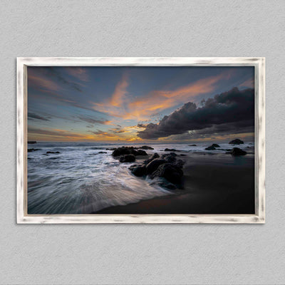 Pose allongée sur bois blanc