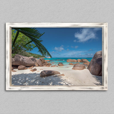 Eau turquoise de anse lazio