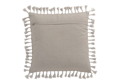 Graues Samtkissen im Boho Stil auf hellem Sofa dekoriert
