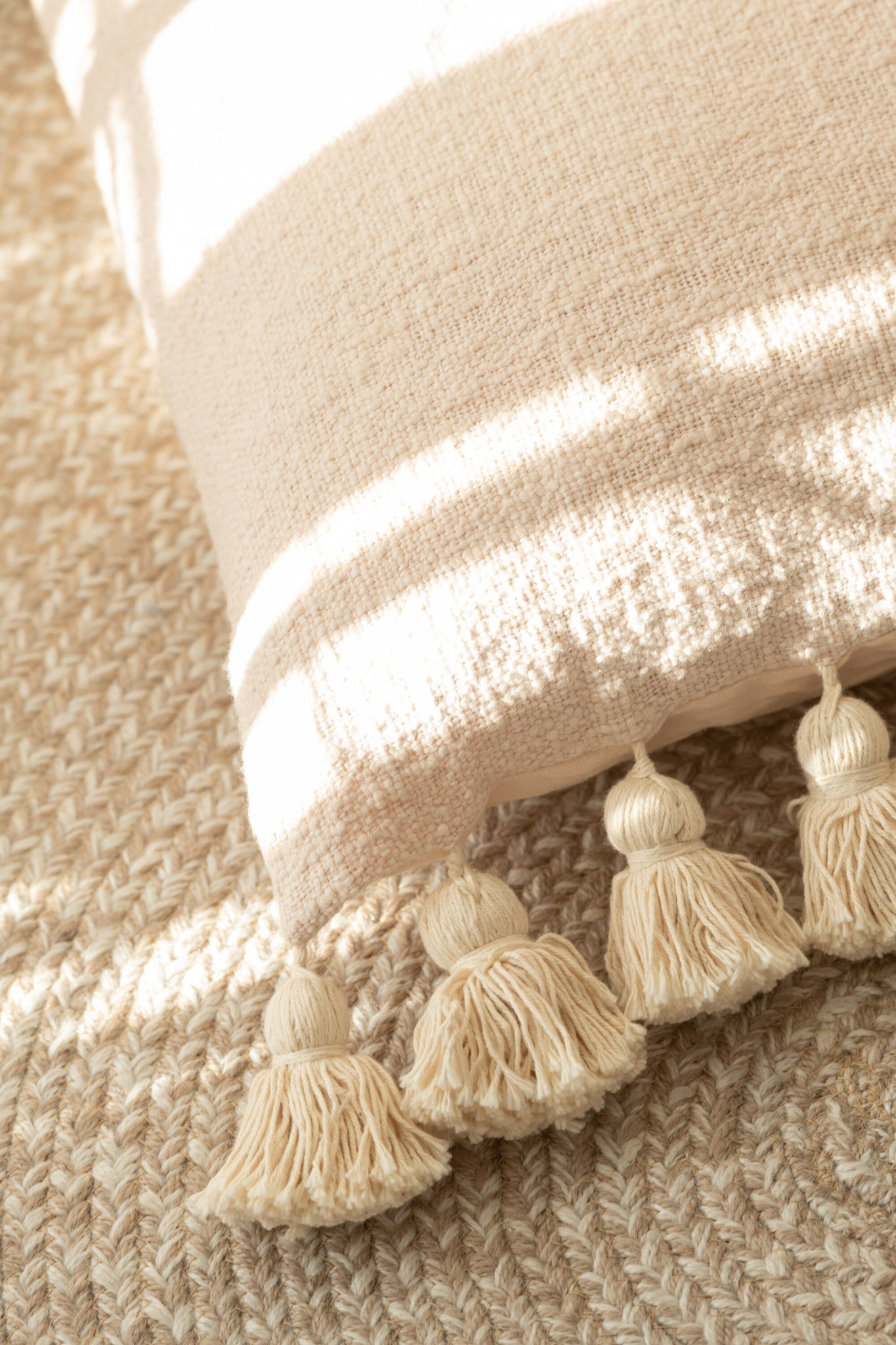 dekokissen mit quasten beige