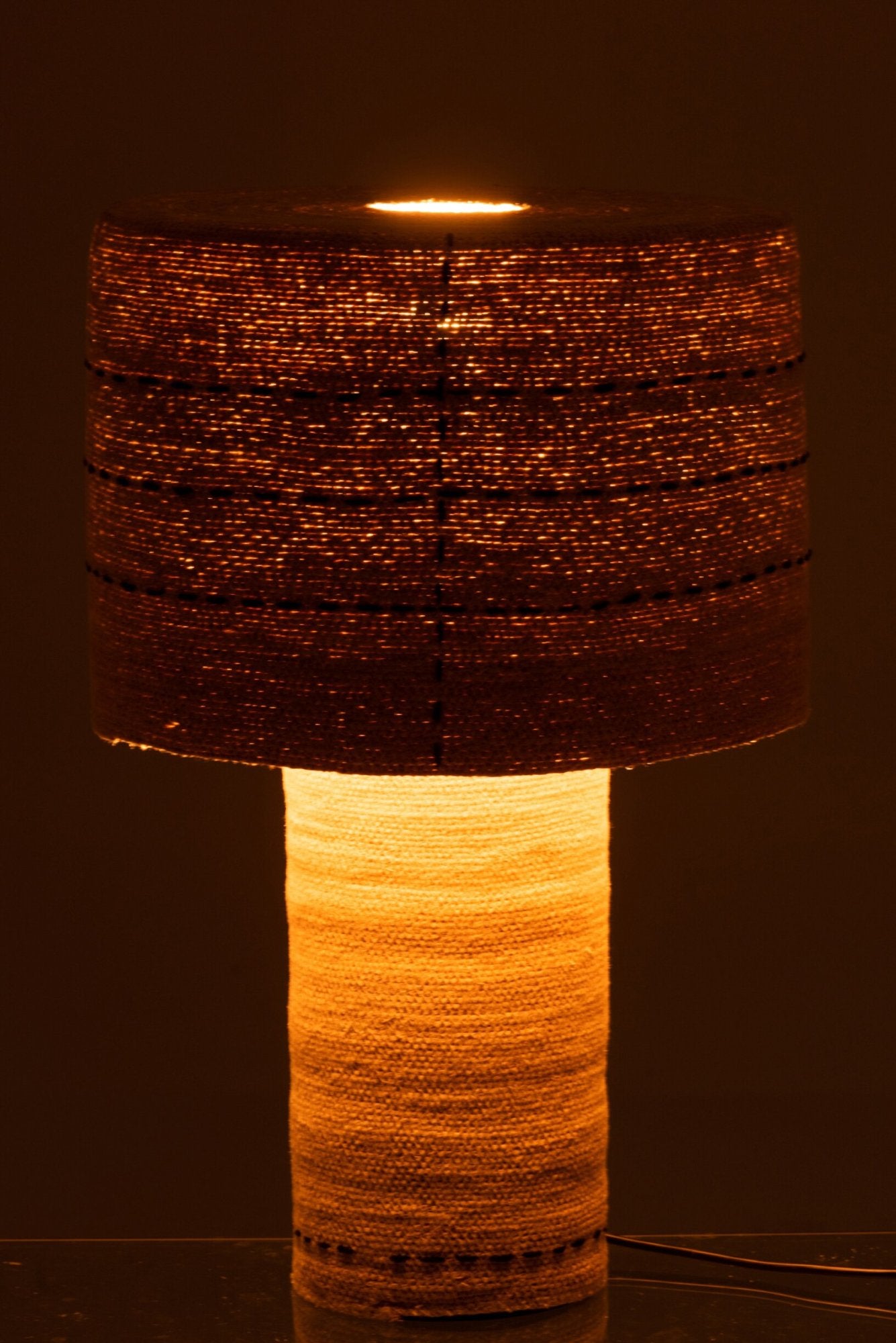Boho Tischlampe mit geflochtenem Lampenschirm