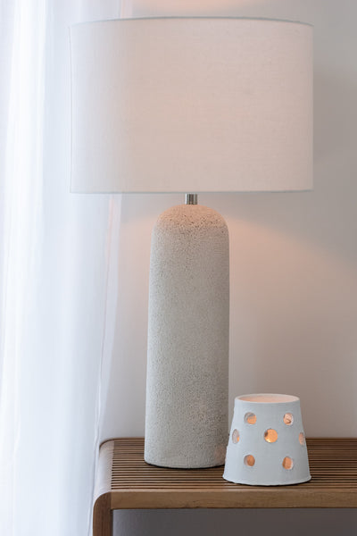 Tischlampe Isla – Keramiklampe in Natur/Weiß
