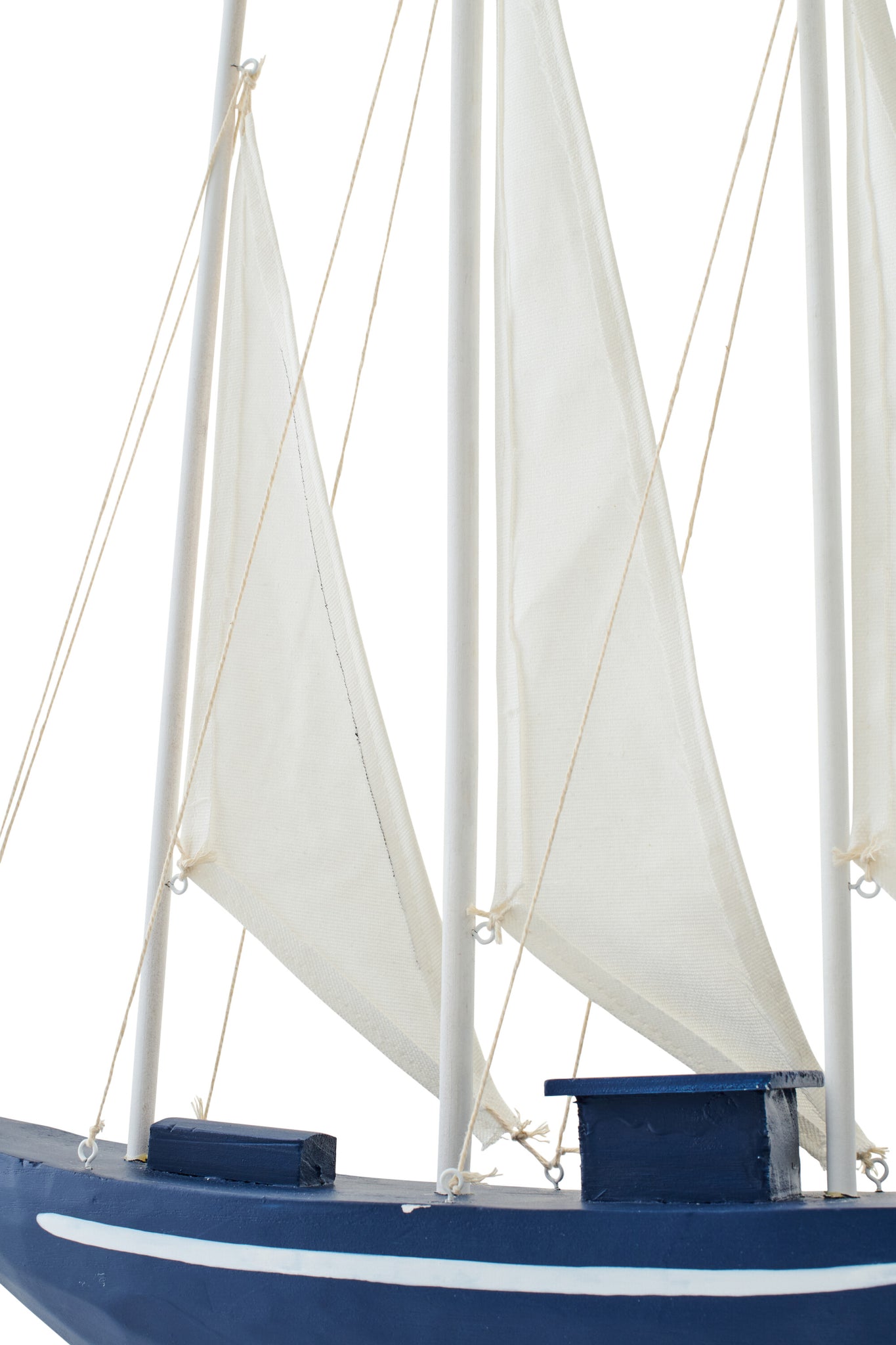 Maritimes Segelboot aus Holz