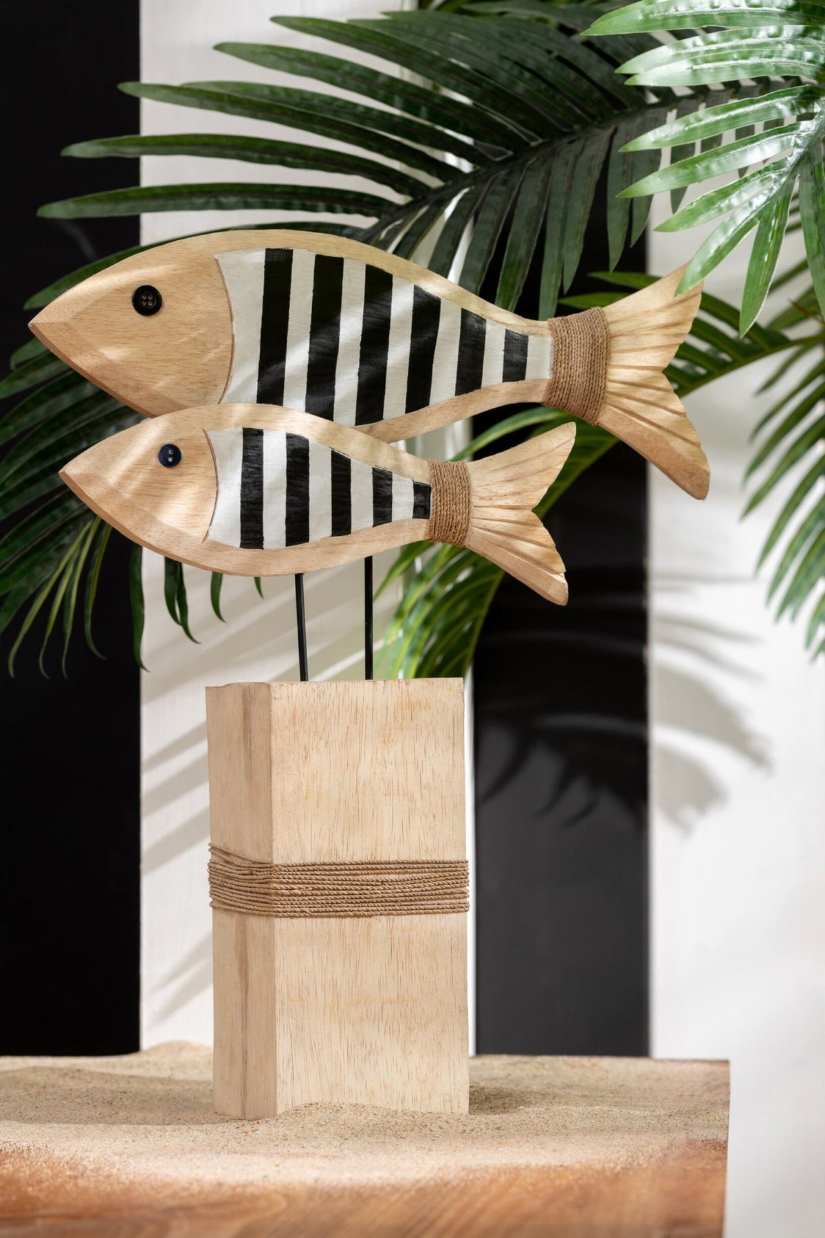 Maritimer Fisch aus Albizia-Holz Natur Schwarz
