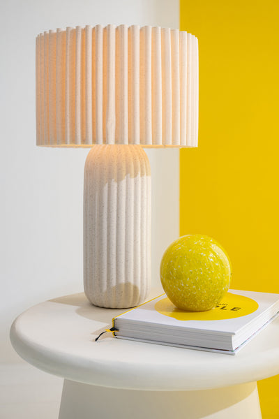 Elegante Tischleuchte mit Lampenschirm
