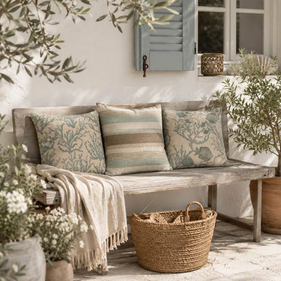 Dekokissen Set Korallenmotiv Blau Off White Sofa